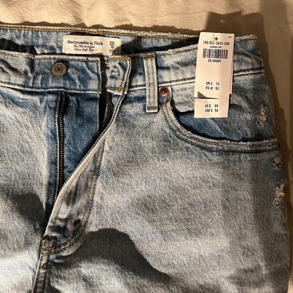 NWT Abercrombie Ultra High Rise 90s Straight Jean (with Raw Hem) 29 SHORT - Picture 4 of 11